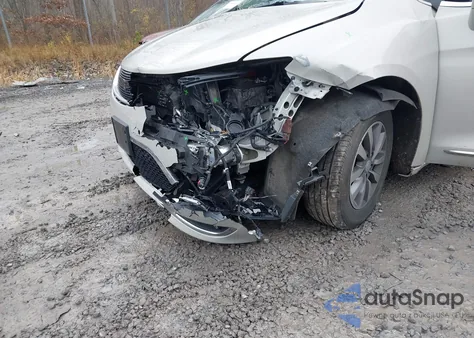 2019 Chrysler Pacifica Touring L Plus z USA, uszkodzony, nr VIN 2C4RC1EG7KR702464